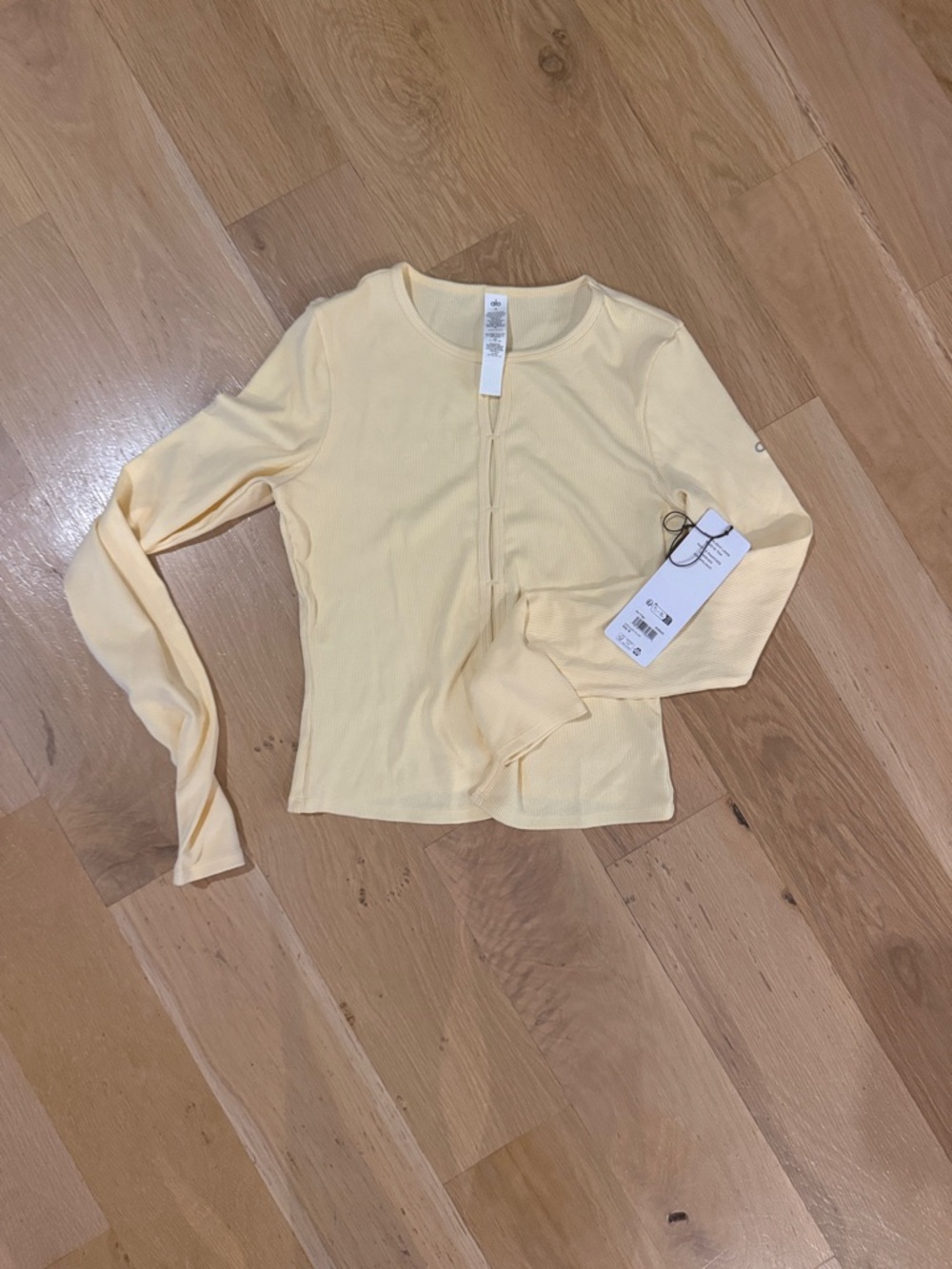 ALO Yoga Dreamlight Long Sleeve Top -
Candlelight Yellow-M-NWT - Picture 10 of 12